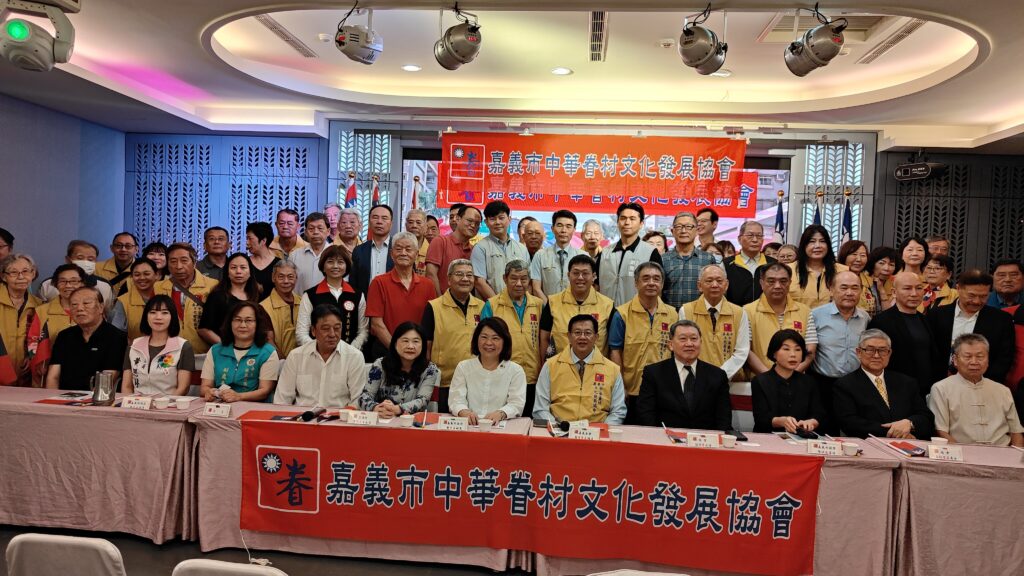 創會大會理事長蒲維晨與來自總會創會理事長趙怡博士及全國各地協會理事長、幹部合影。